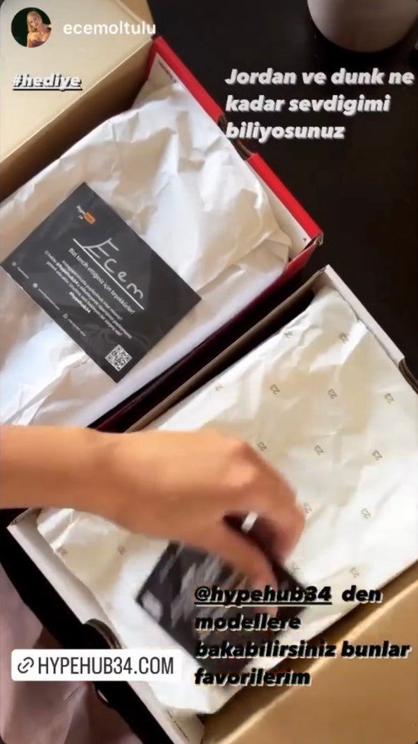 Customer unboxing photo of Jordan and Dunk sneakers with a HYPEHUB thank-you card reading Ecem
